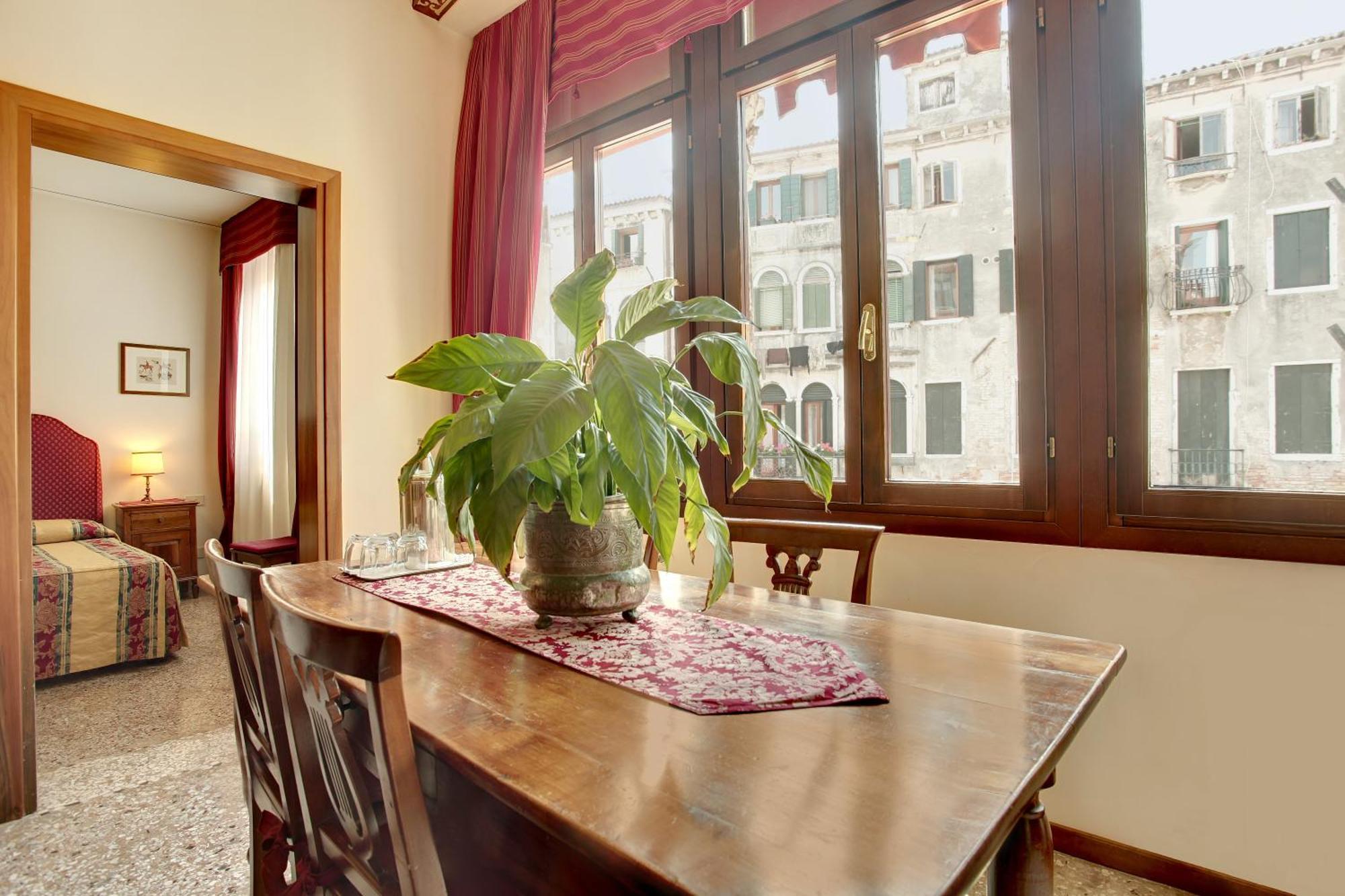 Palazzo Schiavoni Residenza D'Epoca & Suite-Apartments Wenecja Zewnętrze zdjęcie